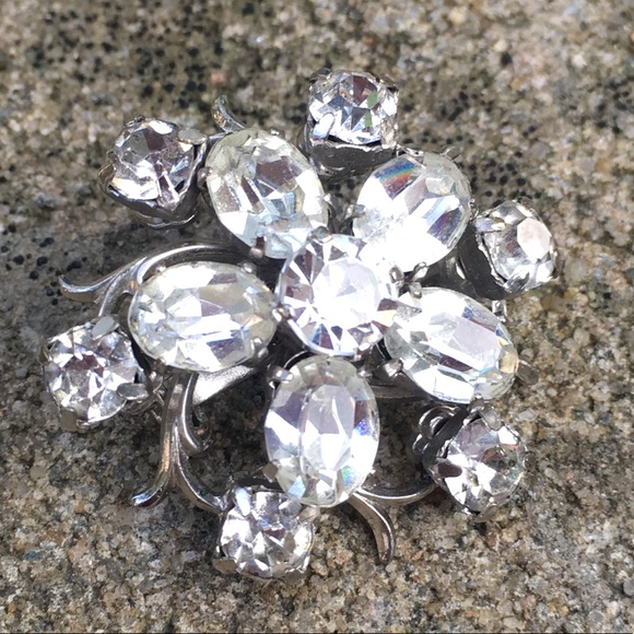 Vintage Jewelry - Vintage Rhinestone Silver Tone Flower Brooch
